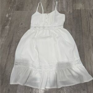 Girl’s white spring/summer dress